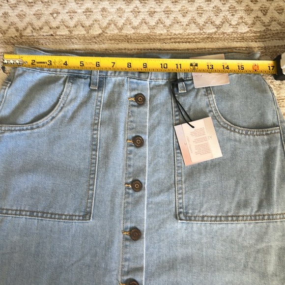 Denim Button-Front Skirt 🆕 - Picture 6 of 12
